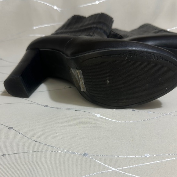 Kenneth Cole Reaction Black Heeled Boots with Textured Design - Picture 3 of 9